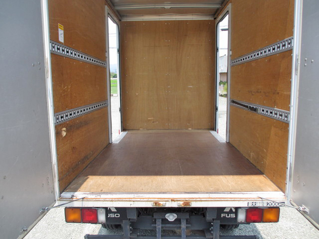 三菱ふそうキャンターパネルバン小型（2t・3t）[写真10]