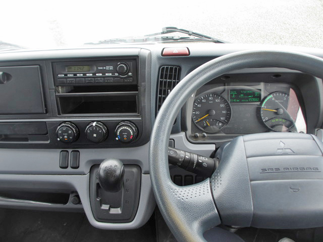 三菱ふそうキャンターパネルバン小型（2t・3t）[写真18]