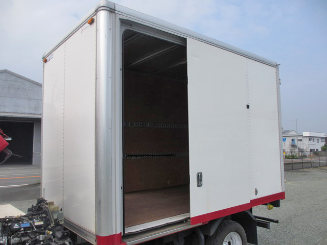 三菱ふそうキャンターパネルバン小型（2t・3t）[写真06]