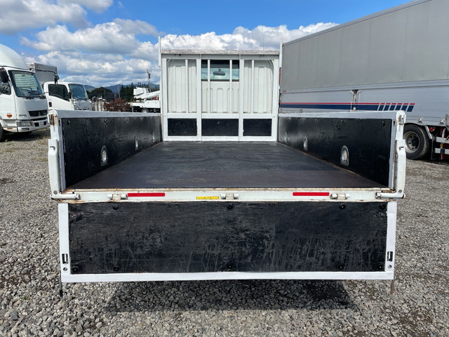 三菱ふそうキャンター平ボディ小型（2t・3t）[写真11]