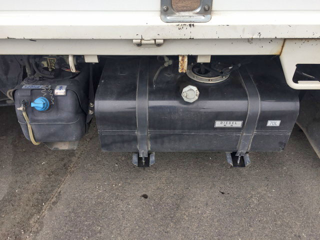 三菱ふそうキャンター平ボディ小型（2t・3t）[写真14]