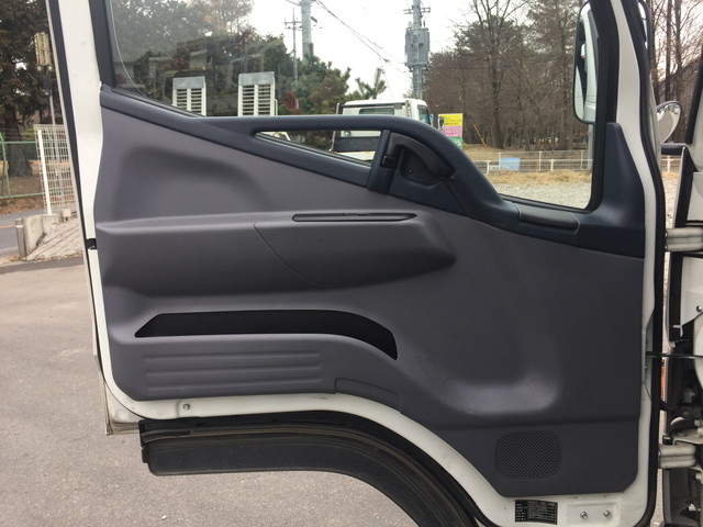 三菱ふそうキャンター平ボディ小型（2t・3t）[写真26]