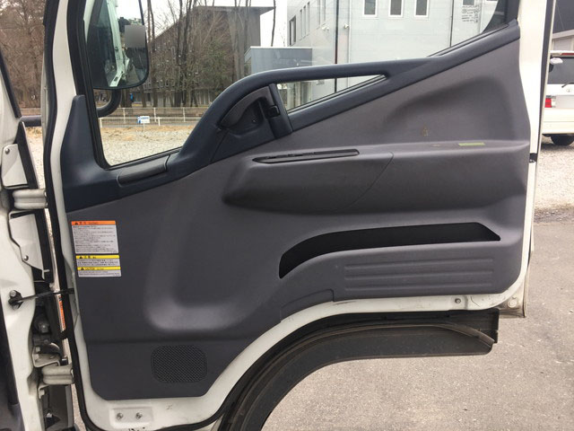 三菱ふそうキャンター平ボディ小型（2t・3t）[写真27]