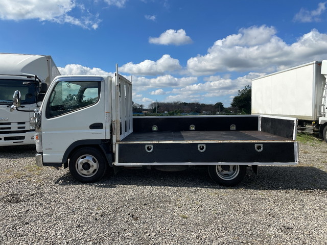 三菱ふそうキャンター平ボディ小型（2t・3t）[写真06]