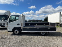 三菱ふそうキャンター平ボディ小型（2t・3t）[写真06]