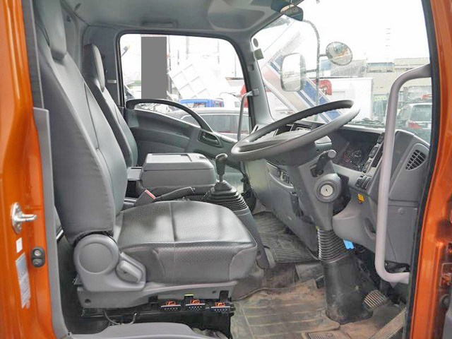 いすゞフォワードコンテナ専用車中型（4t）[写真23]