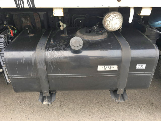 三菱ふそうキャンター平ボディ小型（2t・3t）[写真16]