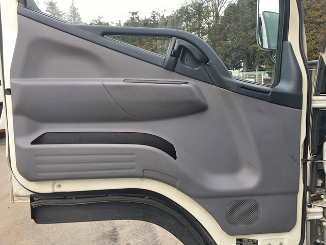 三菱ふそうキャンター平ボディ小型（2t・3t）[写真27]