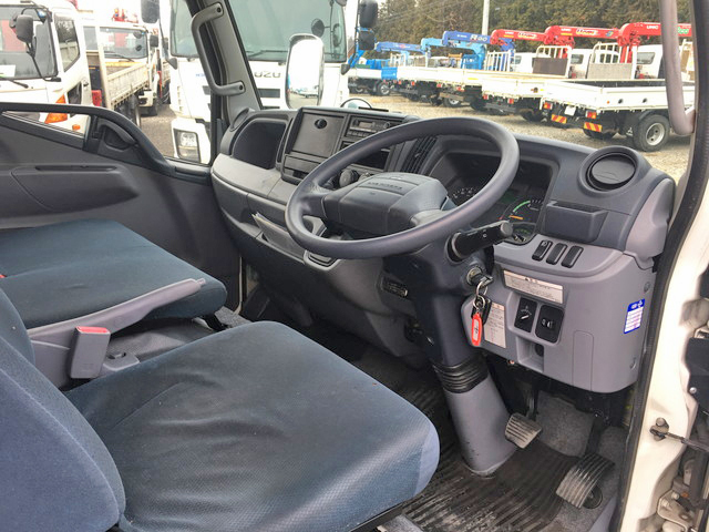 三菱ふそうキャンター平ボディ小型（2t・3t）[写真30]