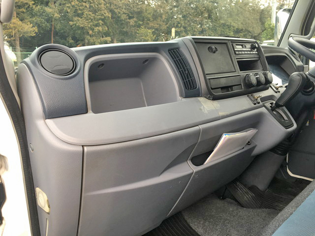 三菱ふそうキャンター平ボディ小型（2t・3t）[写真32]