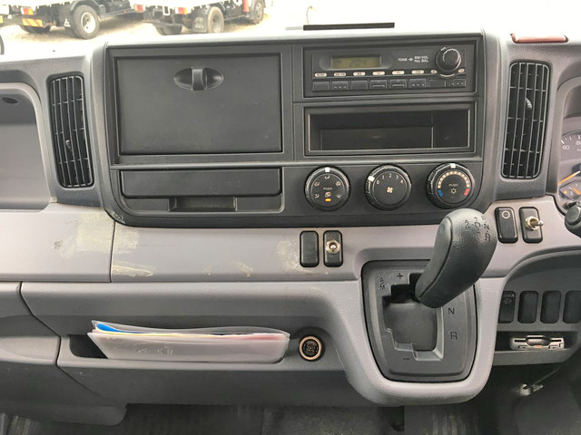 三菱ふそうキャンター平ボディ小型（2t・3t）[写真35]