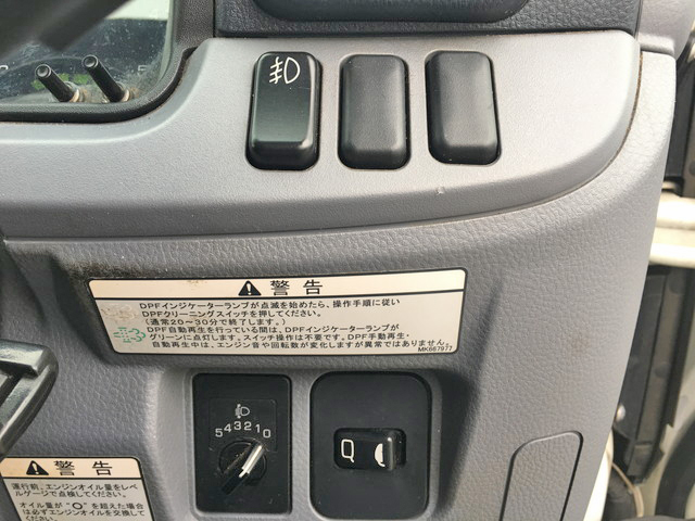 三菱ふそうキャンター平ボディ小型（2t・3t）[写真37]