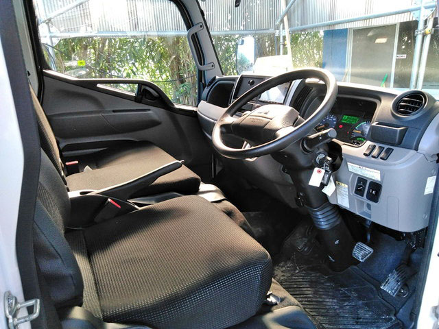 三菱ふそうキャンターダブルキャブ（Wキャブ）小型（2t・3t）[写真32]