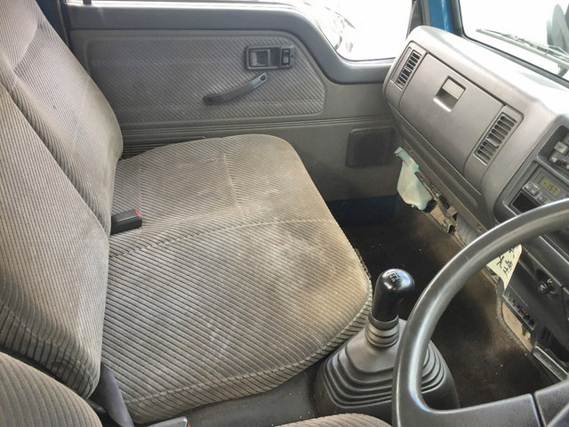 マツダタイタン平ボディ小型（2t・3t）[写真11]