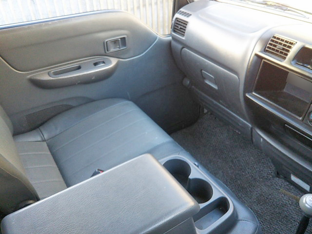 日産バネット平ボディ小型（2t・3t）[写真16]