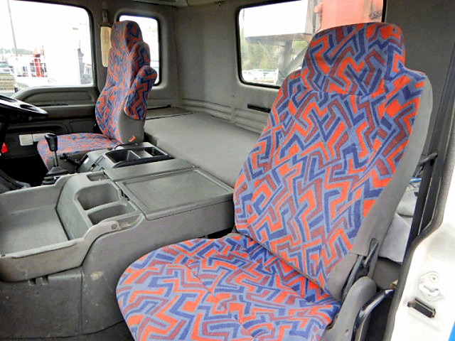 いすゞギガユニック4段大型（10t）[写真17]