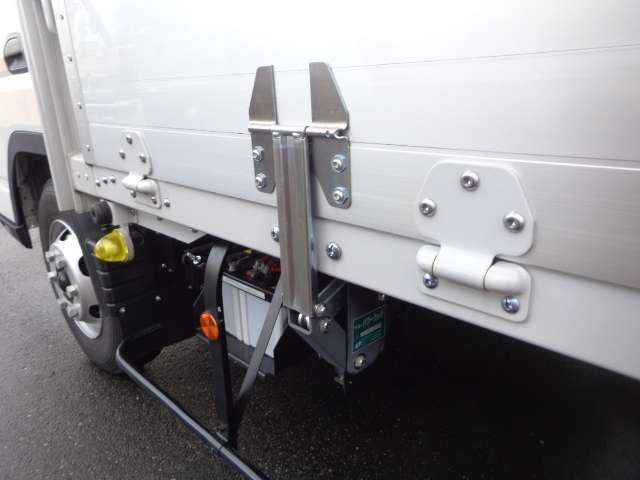 三菱ふそうキャンターアルミウイング小型（2t・3t）[写真10]
