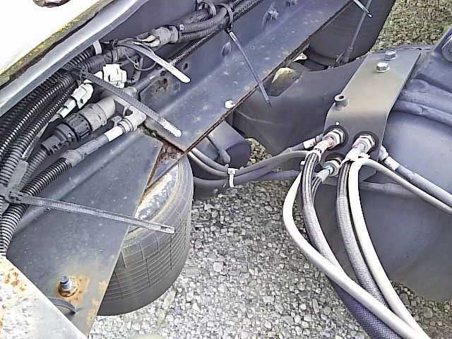 UDトラックスクオントレーラーヘッド（トラクターヘッド）大型（10t）[写真10]