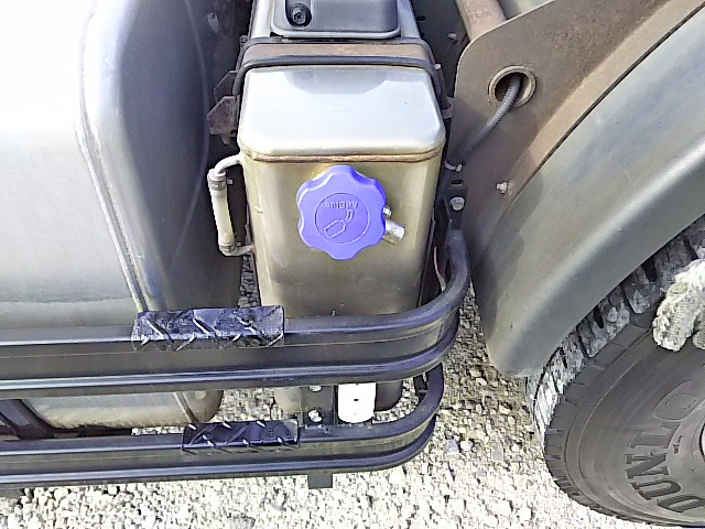 UDトラックスクオントレーラーヘッド（トラクターヘッド）大型（10t）[写真12]