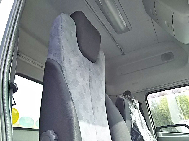 UDトラックスクオントレーラーヘッド（トラクターヘッド）大型（10t）[写真21]