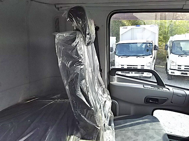 UDトラックスクオントレーラーヘッド（トラクターヘッド）大型（10t）[写真23]