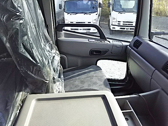 UDトラックスクオントレーラーヘッド（トラクターヘッド）大型（10t）[写真24]