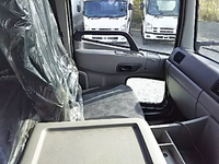 UDトラックスクオントレーラーヘッド（トラクターヘッド）大型（10t）[写真24]