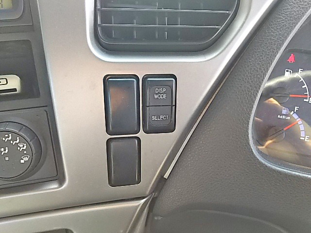 UDトラックスクオントレーラーヘッド（トラクターヘッド）大型（10t）[写真35]