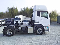 UDトラックスクオントレーラーヘッド（トラクターヘッド）大型（10t）[写真05]