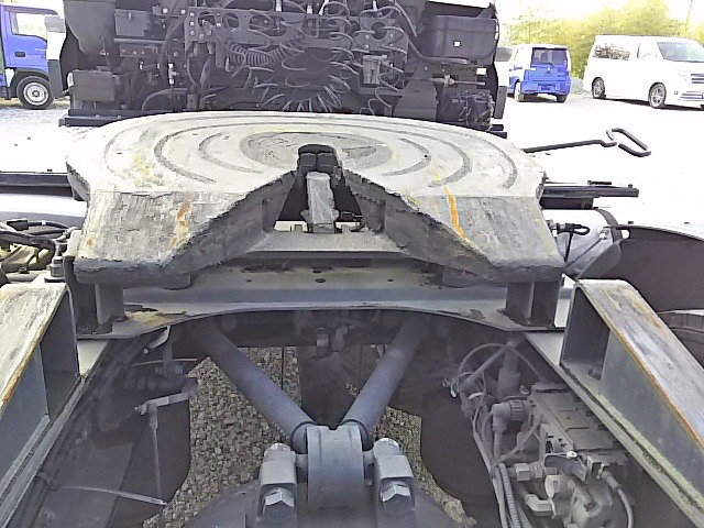 UDトラックスクオントレーラーヘッド（トラクターヘッド）大型（10t）[写真08]