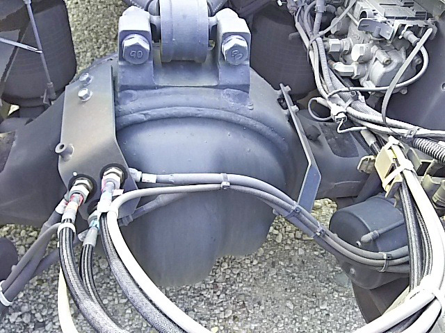 UDトラックスクオントレーラーヘッド（トラクターヘッド）大型（10t）[写真09]