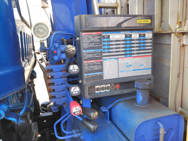 いすゞフォワードクレーン4段増トン（6t・8t）[写真16]