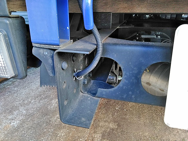 三菱ふそうキャンター平ボディ小型（2t・3t）[写真14]