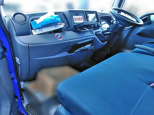 三菱ふそうキャンター平ボディ小型（2t・3t）[写真24]