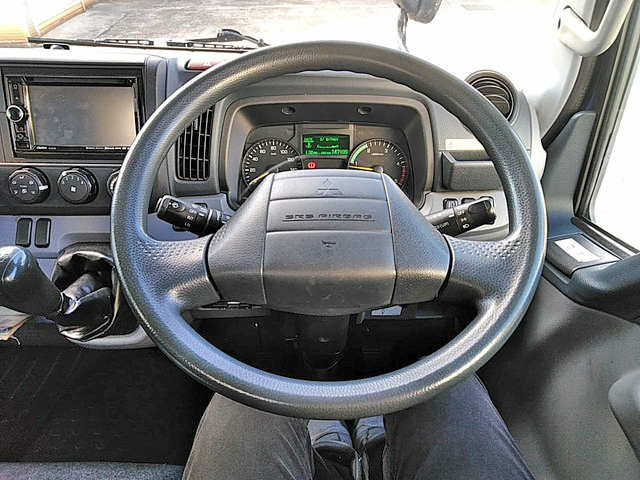 三菱ふそうキャンター平ボディ小型（2t・3t）[写真30]