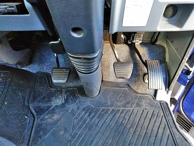 三菱ふそうキャンター平ボディ小型（2t・3t）[写真34]