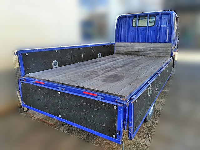 三菱ふそうキャンター平ボディ小型（2t・3t）[写真04]