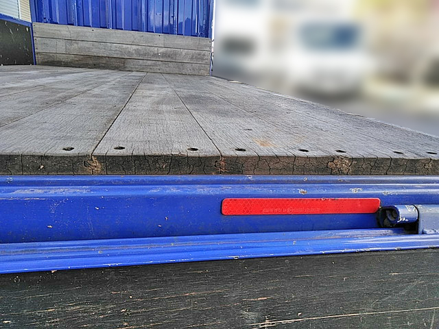 三菱ふそうキャンター平ボディ小型（2t・3t）[写真09]