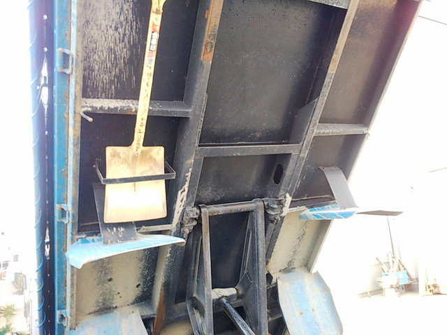 三菱ふそうキャンターダンプ小型（2t・3t）[写真14]