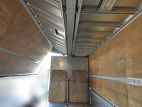 いすゞギガアルミウイング大型（10t）[写真10]