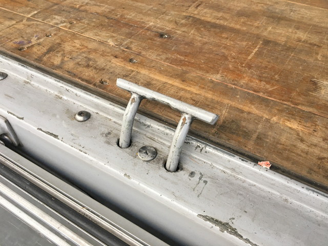 いすゞギガアルミウイング大型（10t）[写真12]