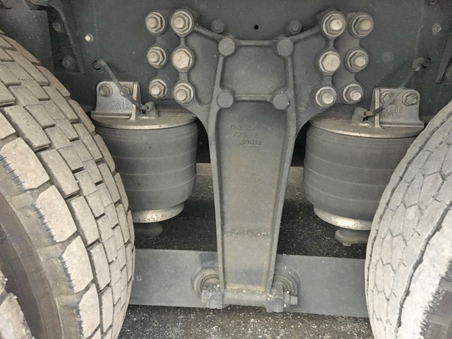 いすゞギガアルミウイング大型（10t）[写真15]