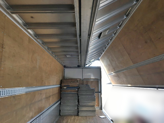 いすゞギガアルミウイング大型（10t）[写真08]