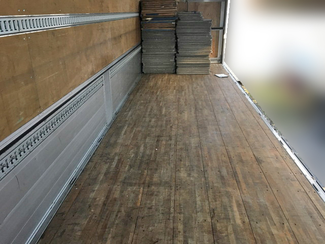 いすゞギガアルミウイング大型（10t）[写真09]