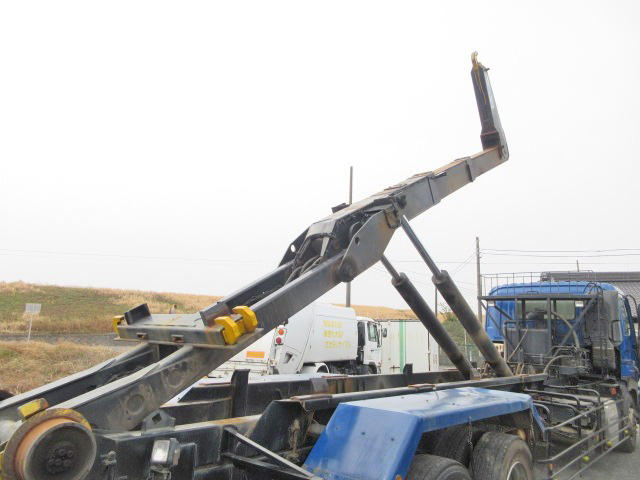 いすゞギガアームロール大型（10t）[写真07]