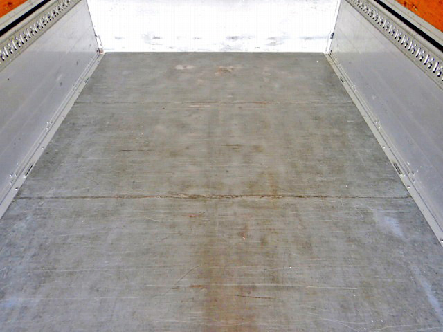 いすゞフォワードアルミウイング増トン（6t・8t）[写真10]