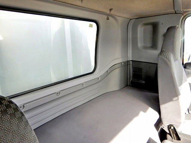 いすゞフォワードアルミウイング増トン（6t・8t）[写真23]