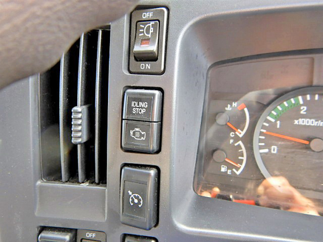 いすゞフォワードアルミウイング増トン（6t・8t）[写真27]