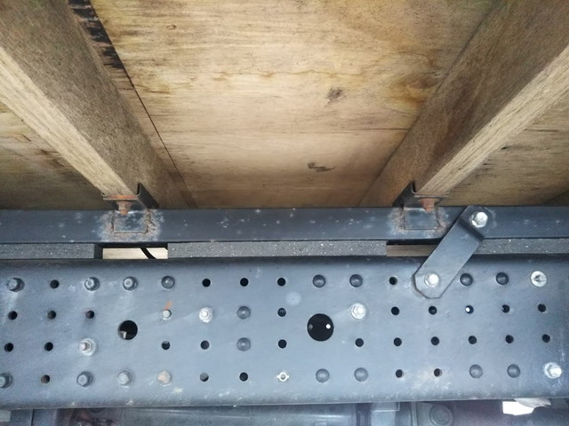 三菱ふそうキャンター平ボディ小型（2t・3t）[写真14]