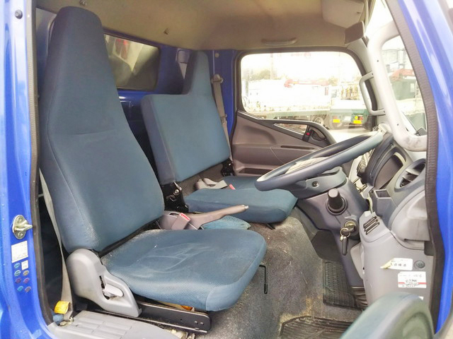 三菱ふそうキャンター平ボディ小型（2t・3t）[写真23]